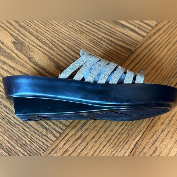 Donald J. Pliner Women's Black and Cream Sandals Size 8 - Picture 5 of 15